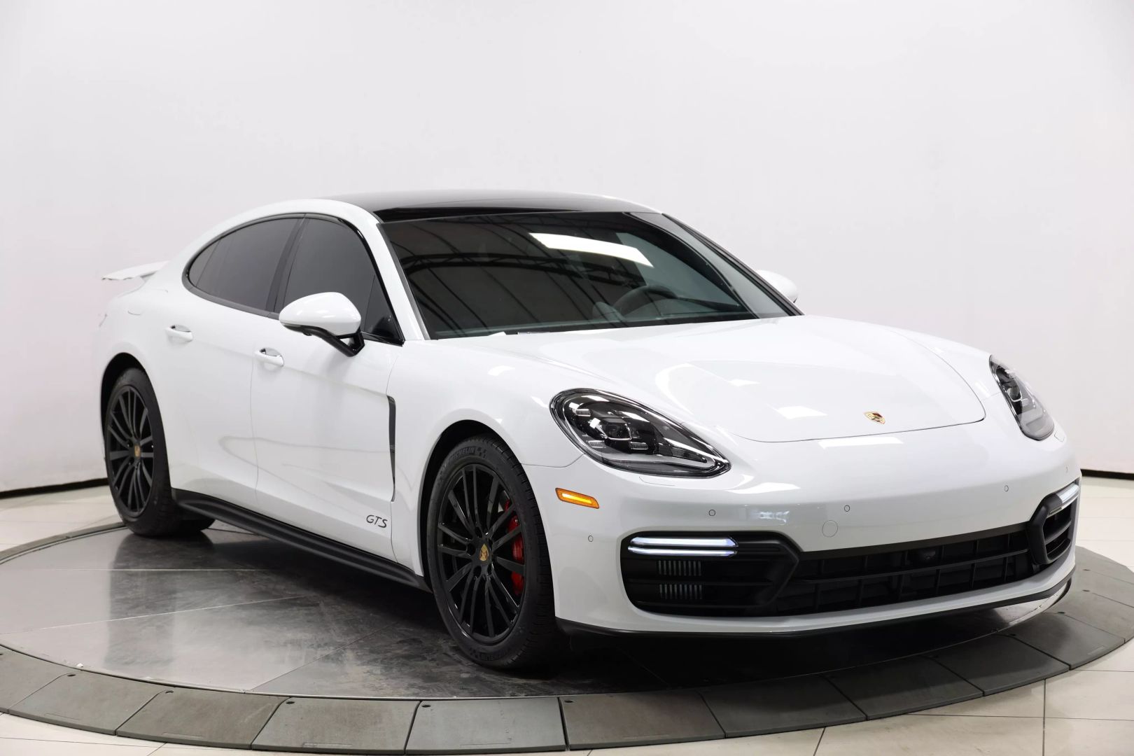 2020 Porsche Panamera - Image 106