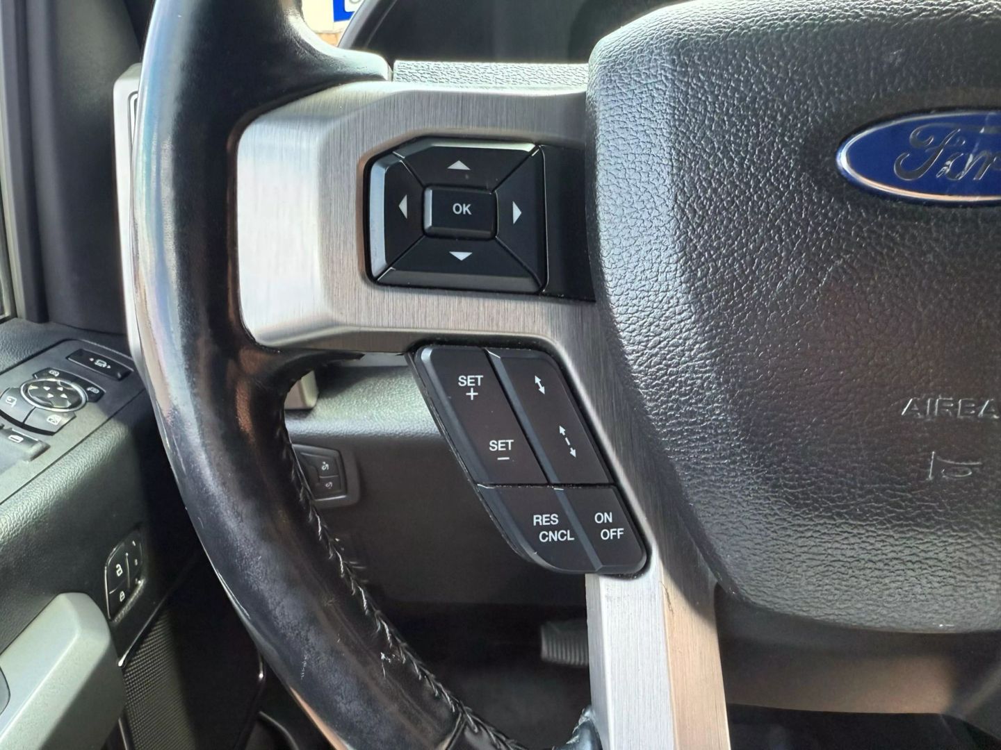 2017 Ford F250 Super Duty Crew Cab - Image 10