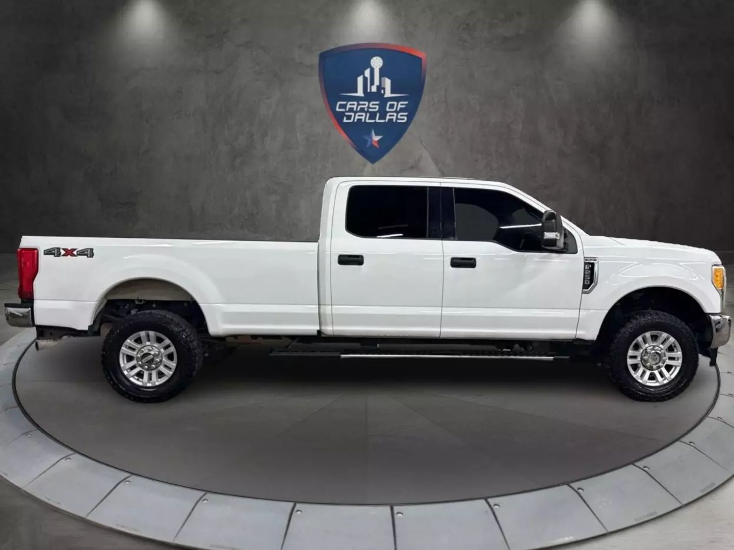 2017 Ford F250 Super Duty Crew Cab - Image 6