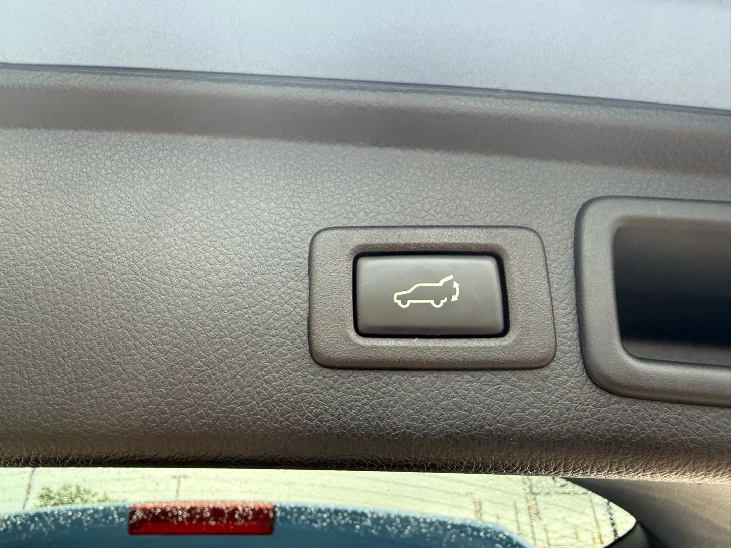 2017 Subaru Forester - Image 13