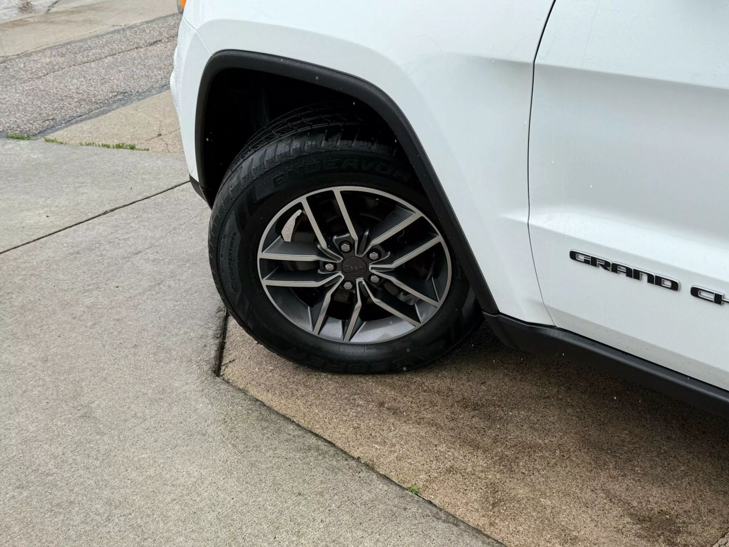 2019 Jeep Grand Cherokee - Image 52