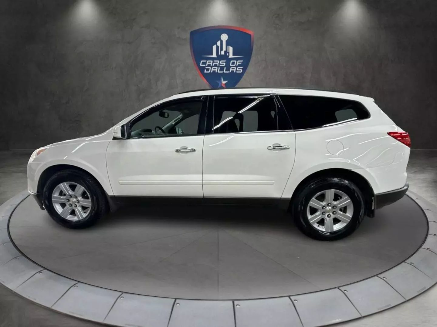 2011 Chevrolet Traverse - Image 2