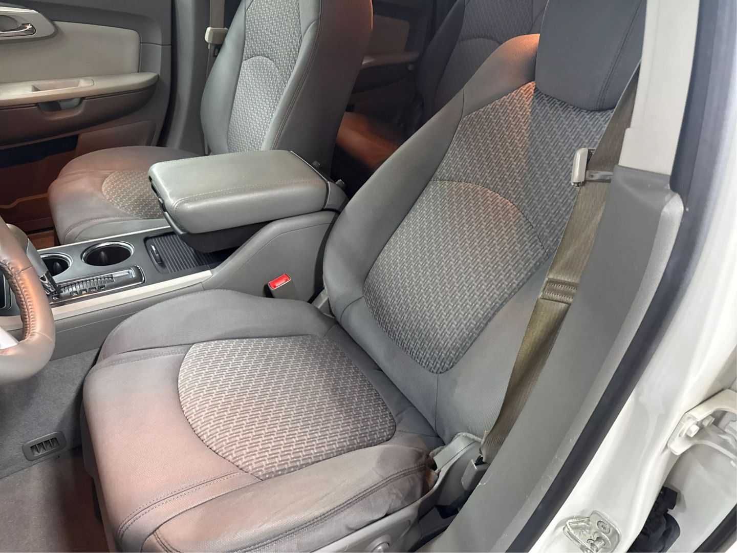 2011 Chevrolet Traverse - Image 29