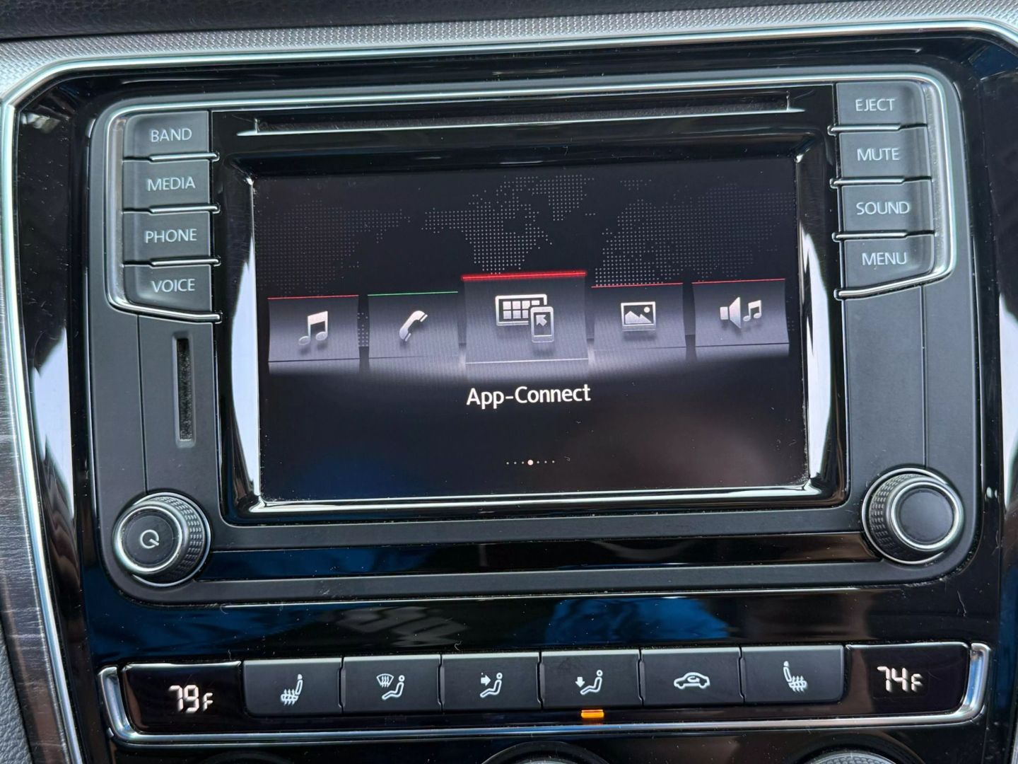 2017 Volkswagen Passat - Image 39