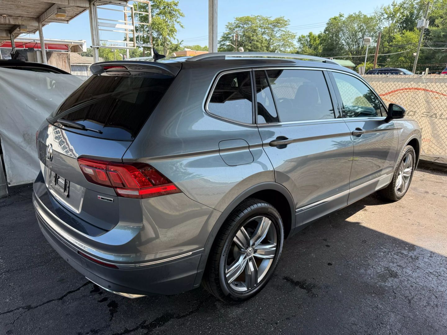 2020 Volkswagen Tiguan - Image 12