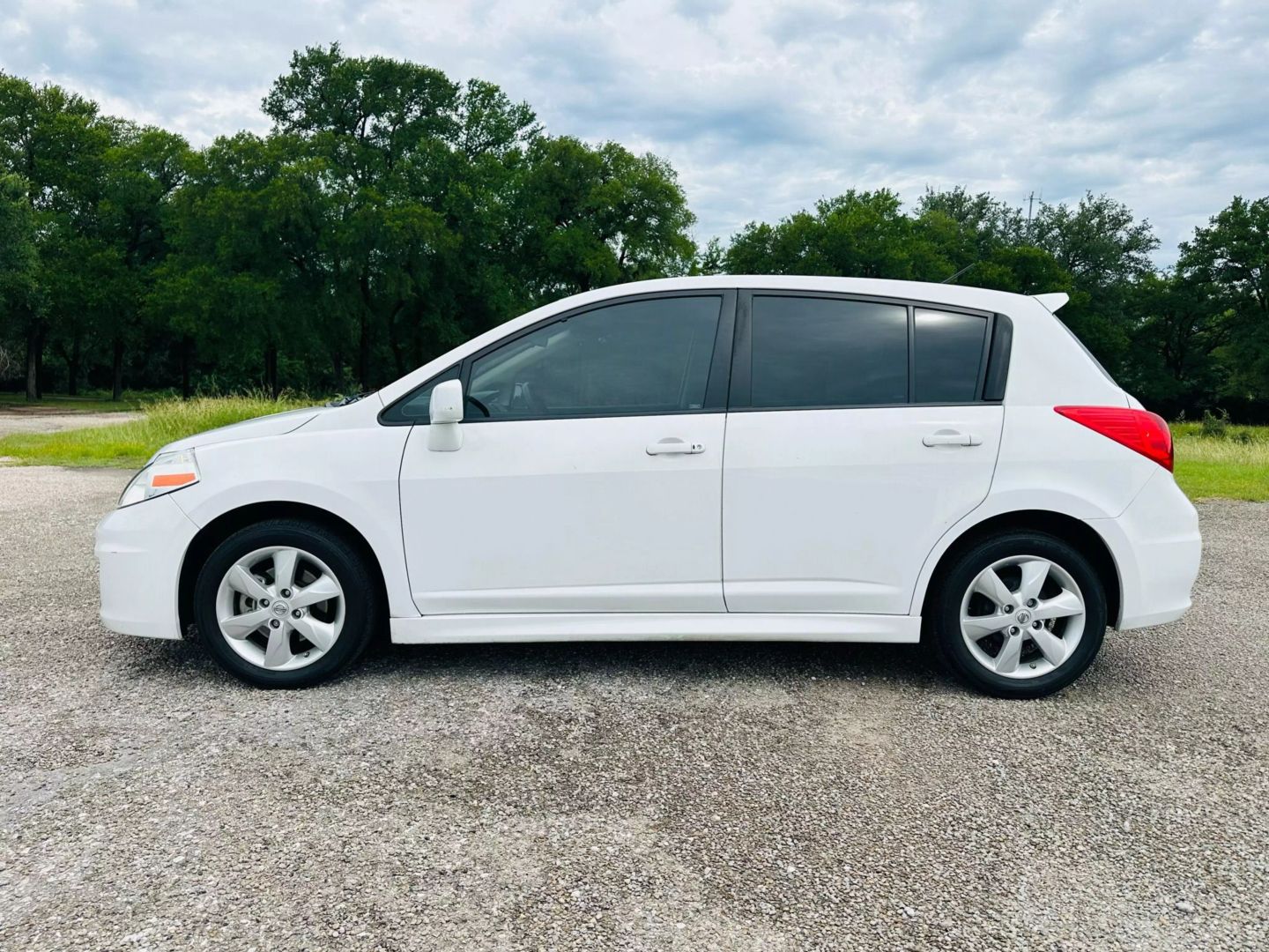 2010 Nissan Versa - Image 2