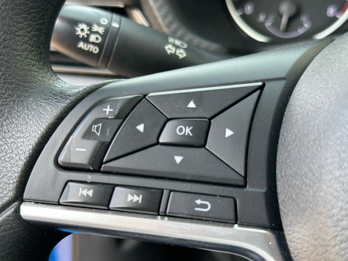 2024 NISSAN SENTRA SEDAN 4-CYL, 2.0 LITER SV SEDAN 4D