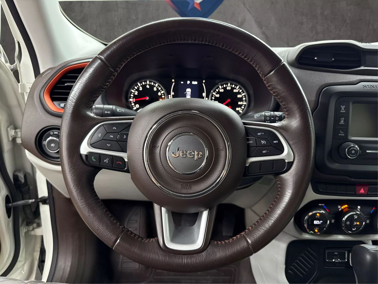 2015 Jeep Renegade - Image 34