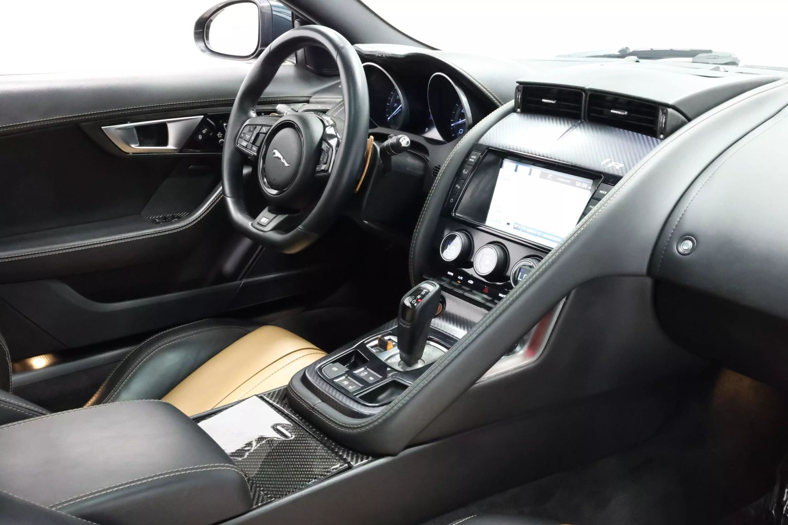 2015 Jaguar F-type - Image 64
