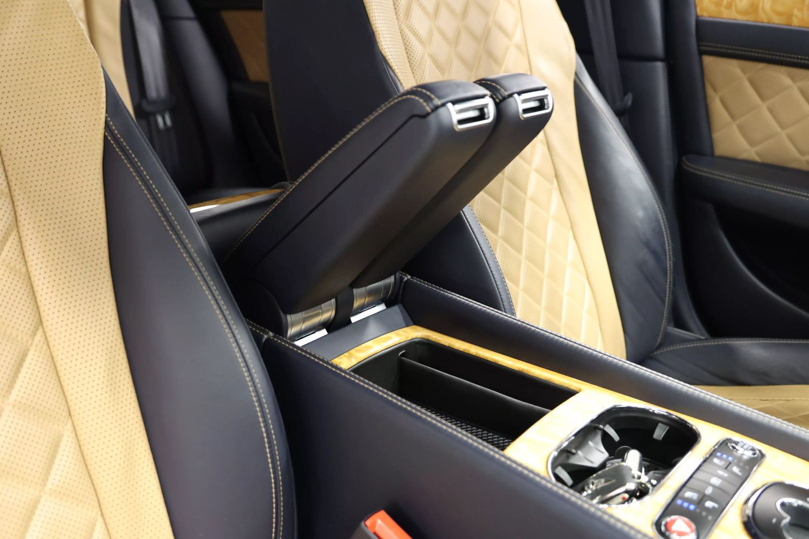 2017 Bentley Flying Spur - Image 101