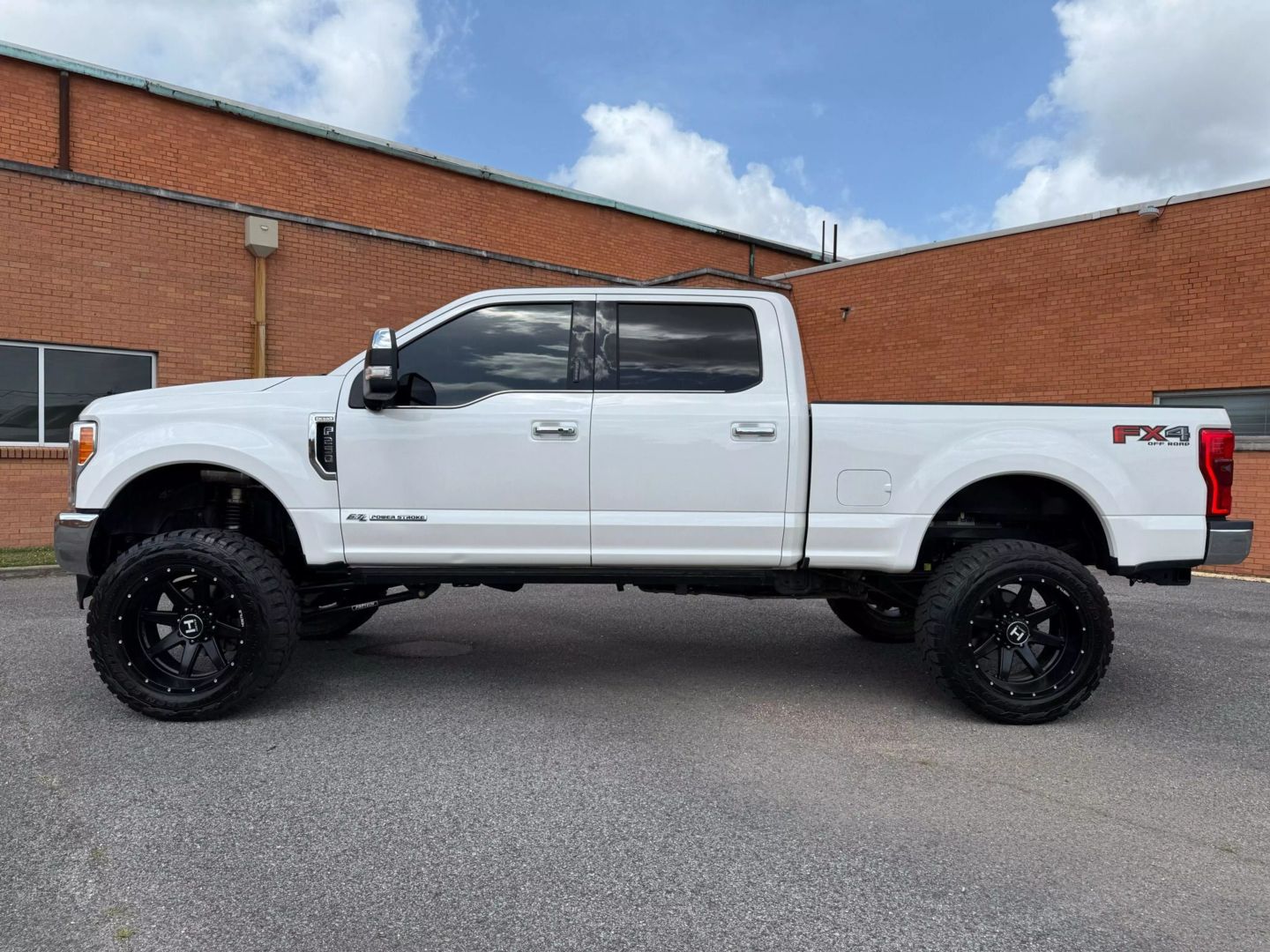 2018 Ford F250 Super Duty Crew Cab - Image 4