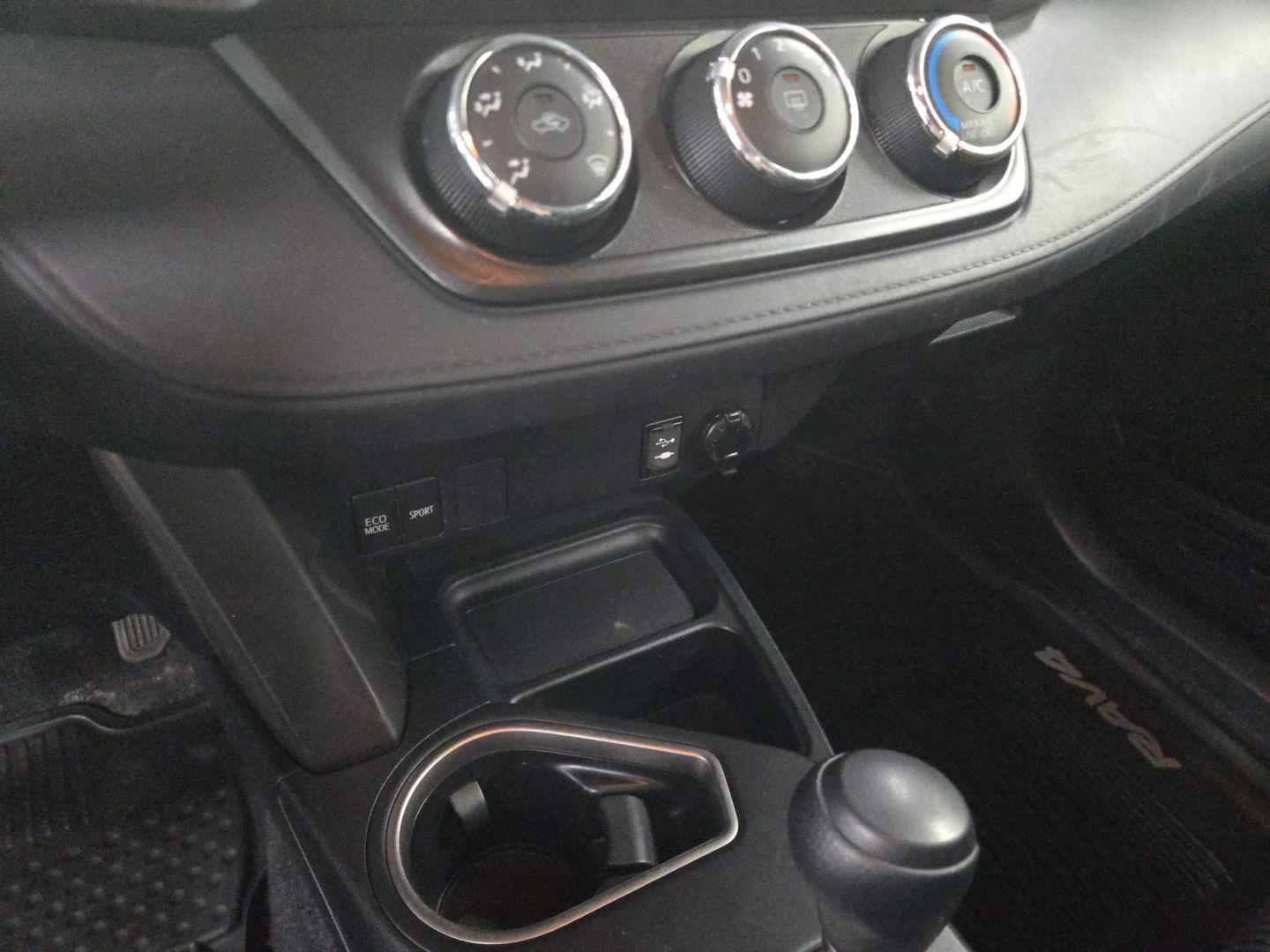 2018 Toyota Rav4 - Image 23