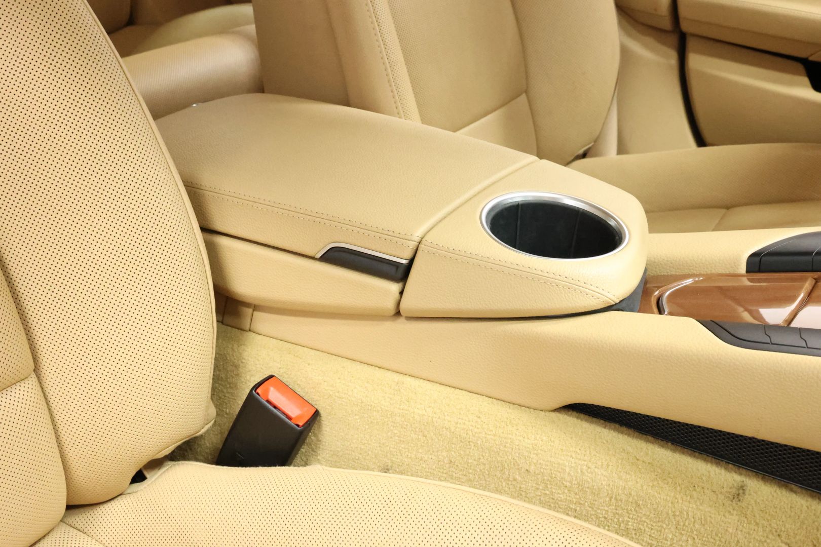2014 Porsche Panamera - Image 107