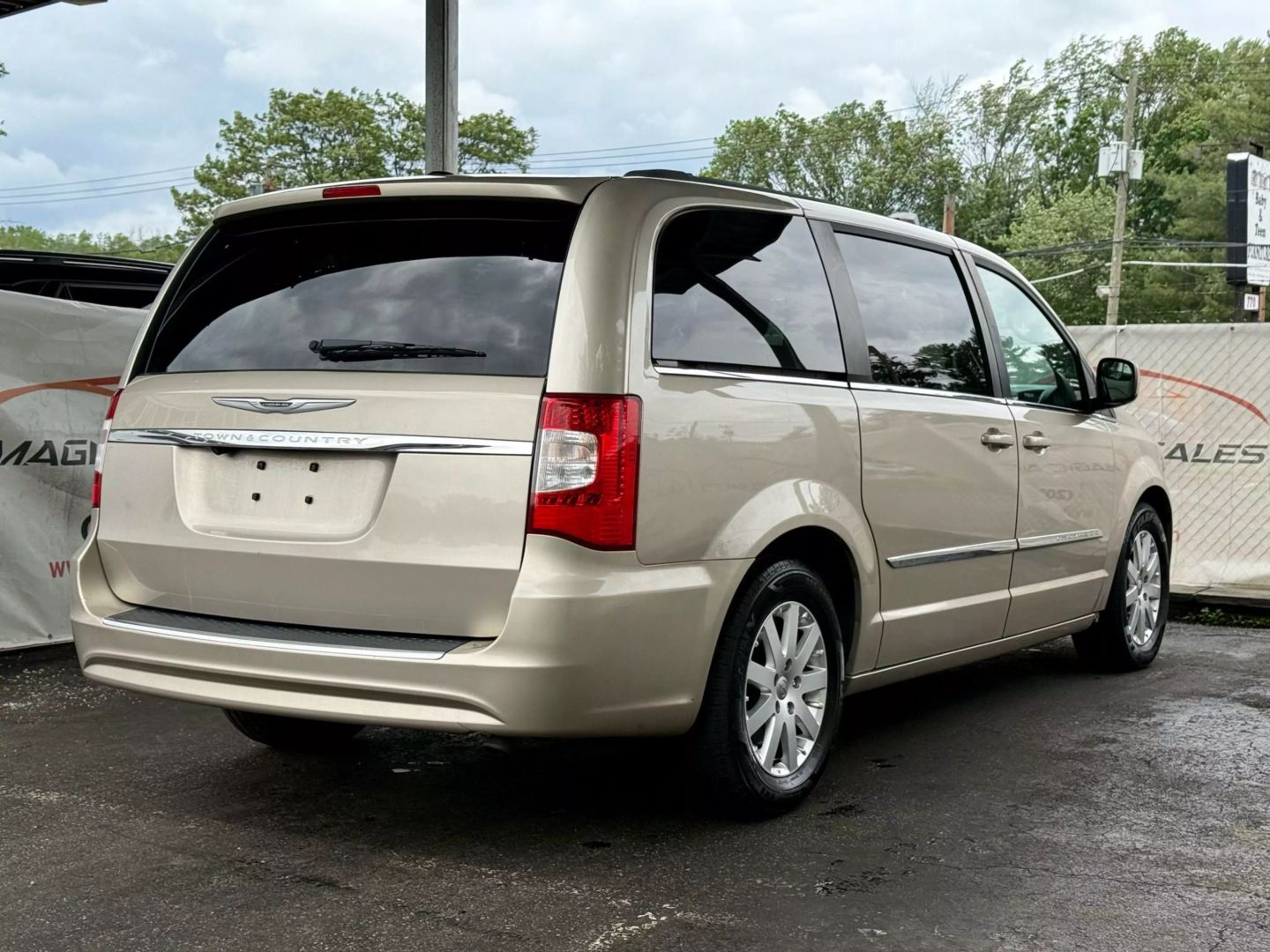 2013 Chrysler Town & Country - Image 11