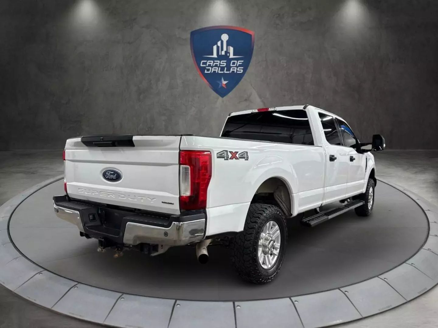 2017 Ford F250 Super Duty Crew Cab - Image 5