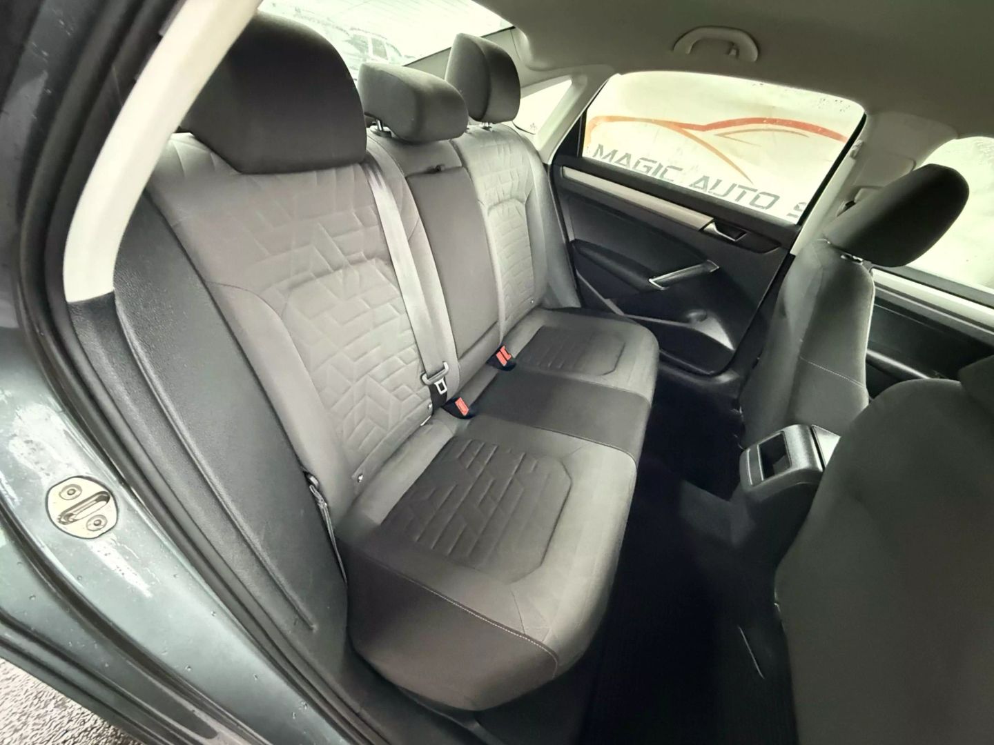 2021 Volkswagen Passat - Image 21