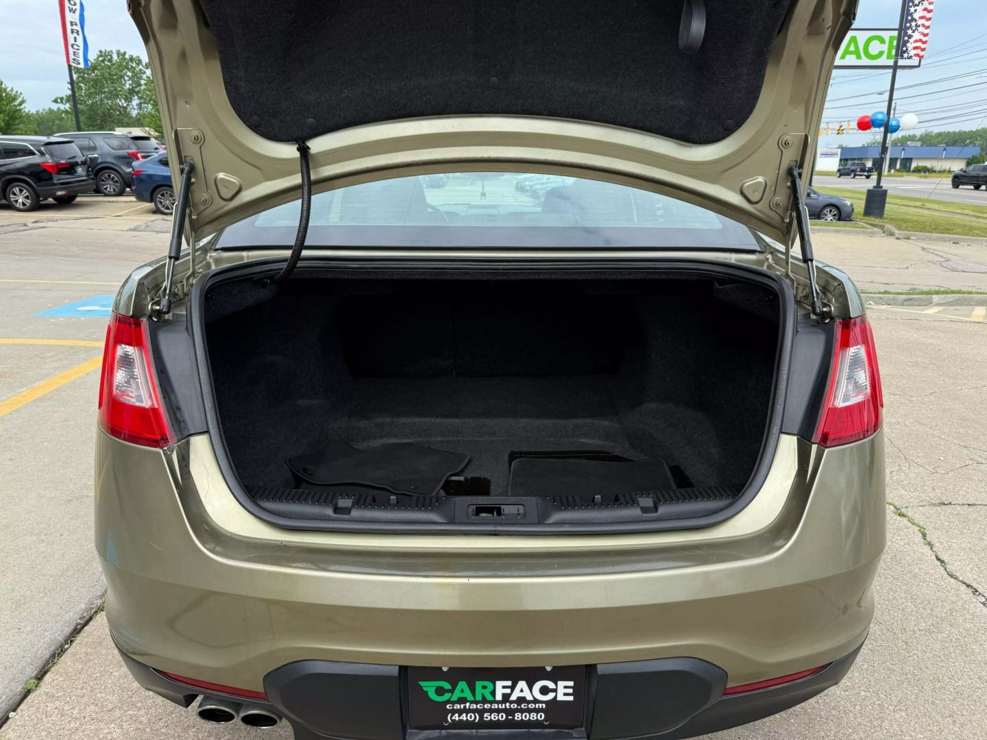 2012 Ford Taurus - Image 13