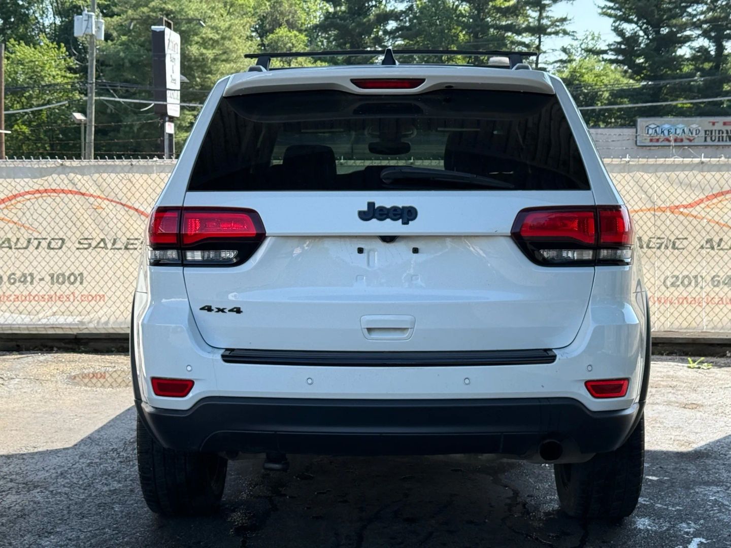 2018 Jeep Grand Cherokee - Image 10