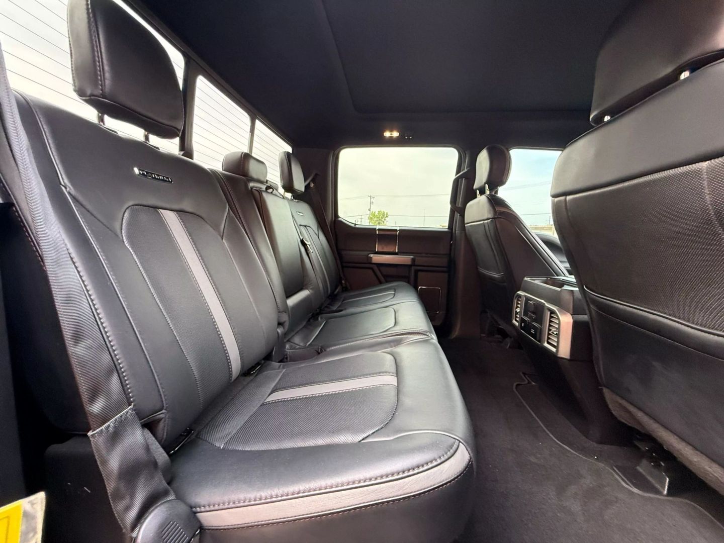 2019 Ford F350 Super Duty Crew Cab - Image 18
