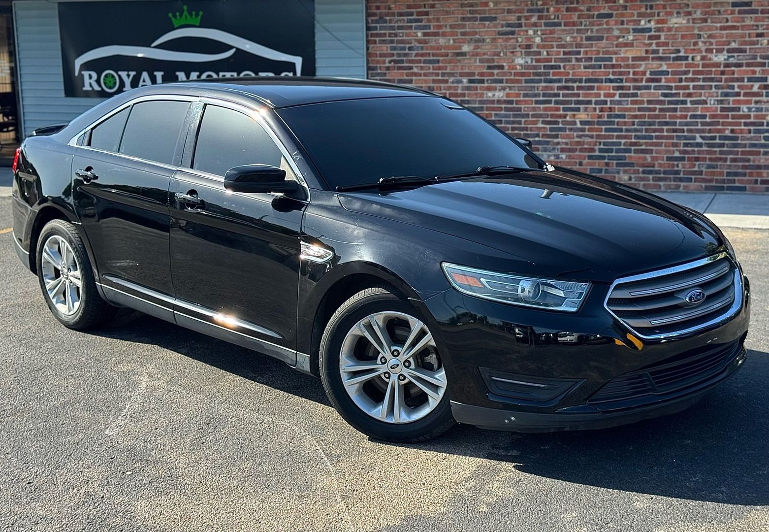 2016 Ford Taurus - Image 2
