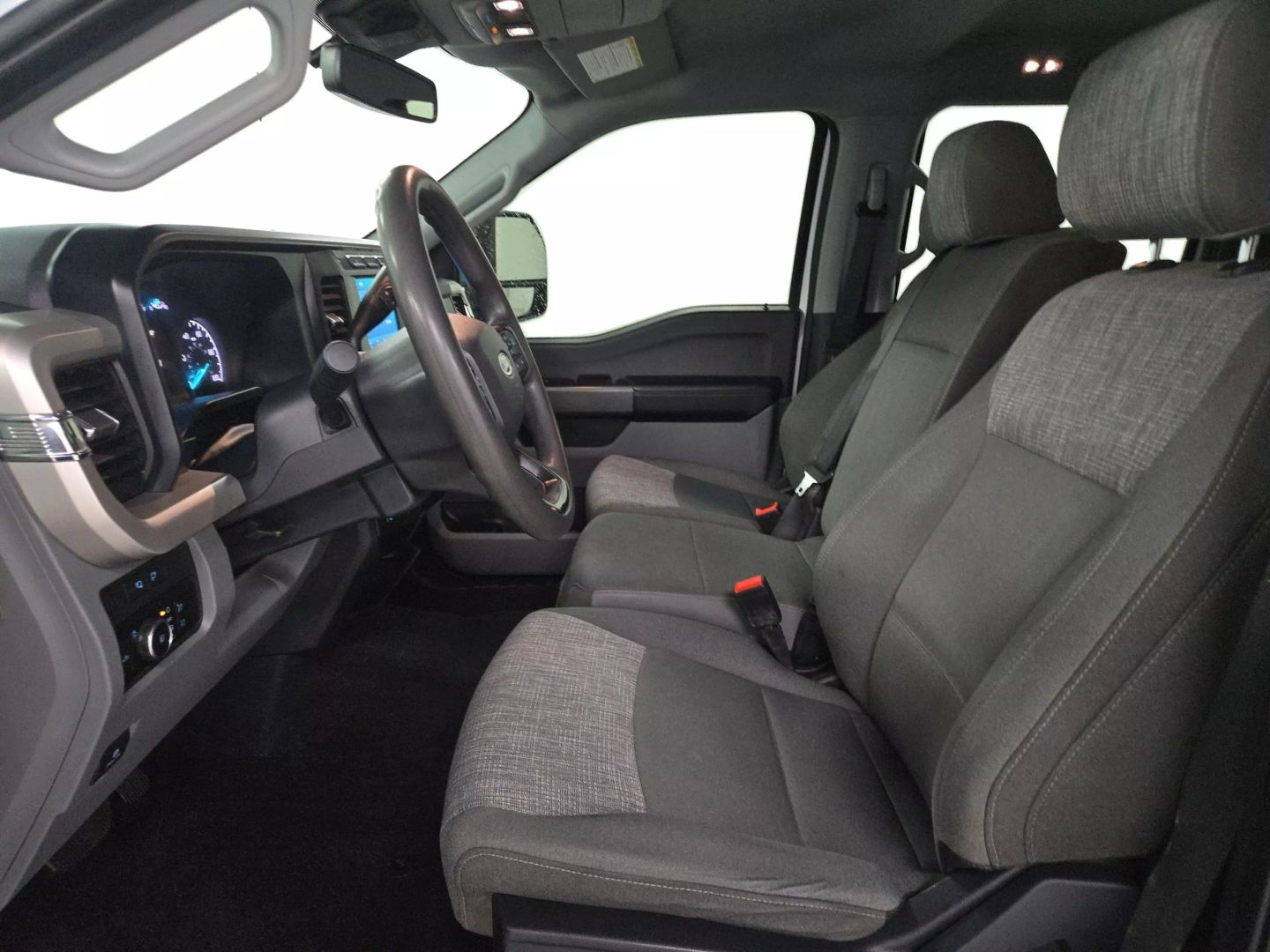 2023 Ford F350 Super Duty Crew Cab - Image 9