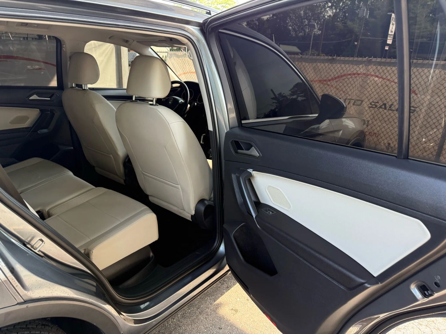 2019 Volkswagen Tiguan - Image 19