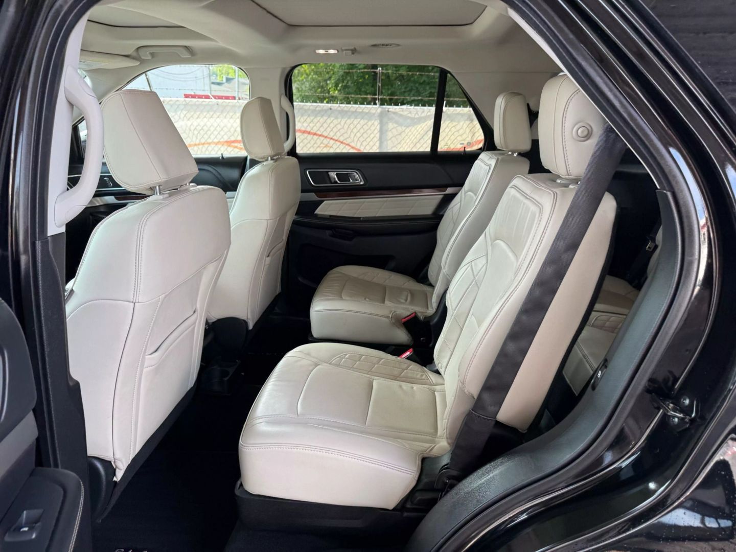 2018 Ford Explorer - Image 18