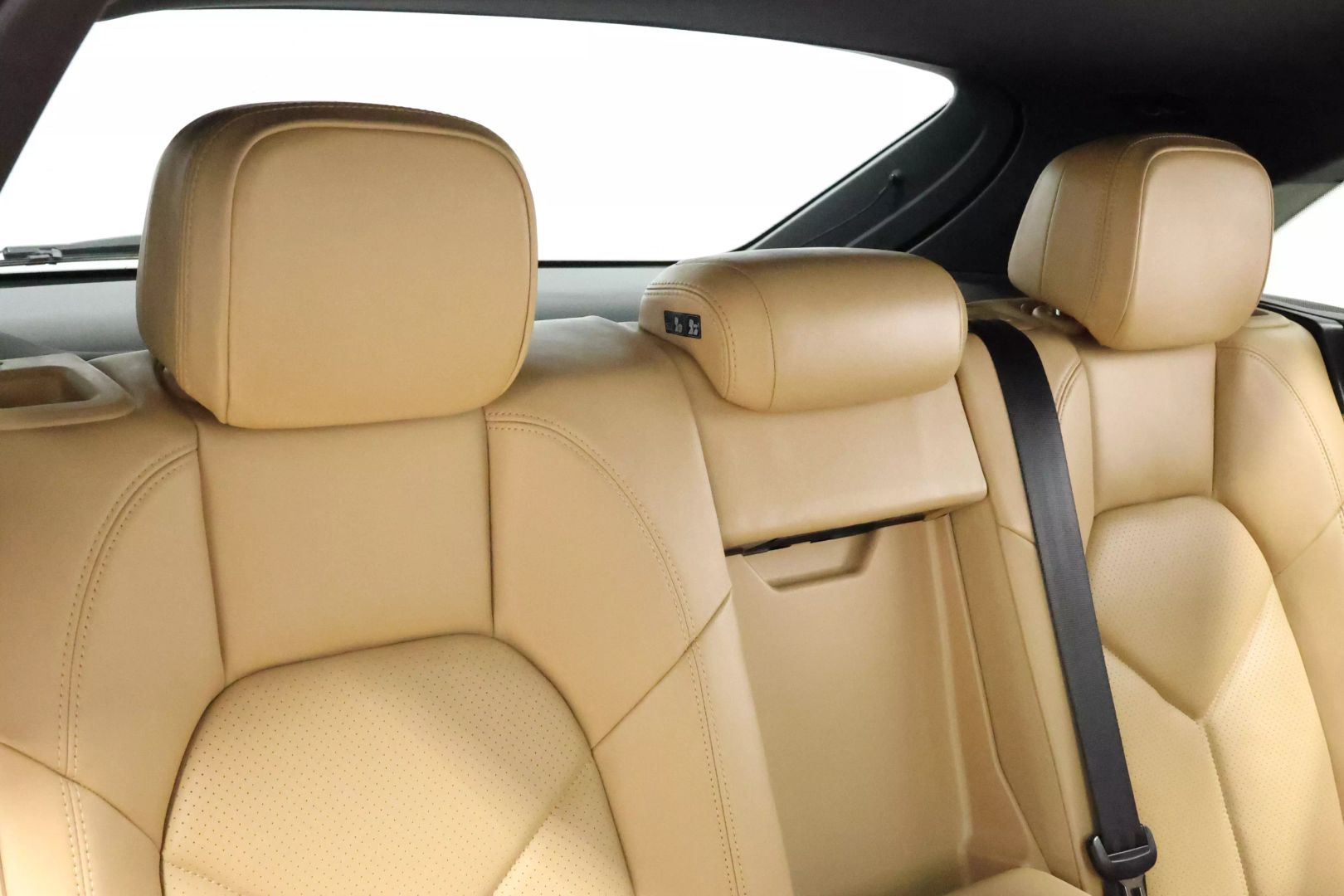 2017 Porsche Macan - Image 76