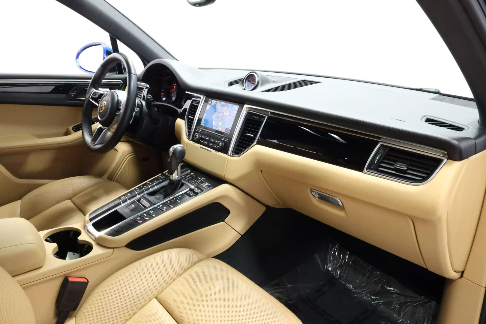 2017 Porsche Macan - Image 94