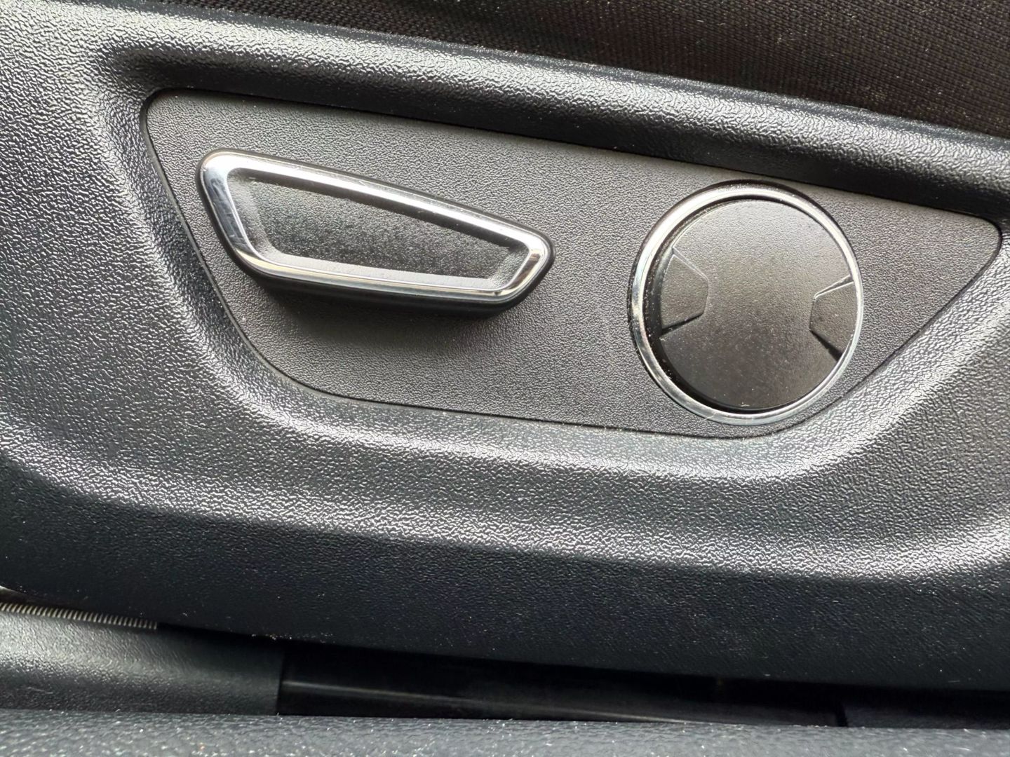 2019 Ford Mustang - Image 18
