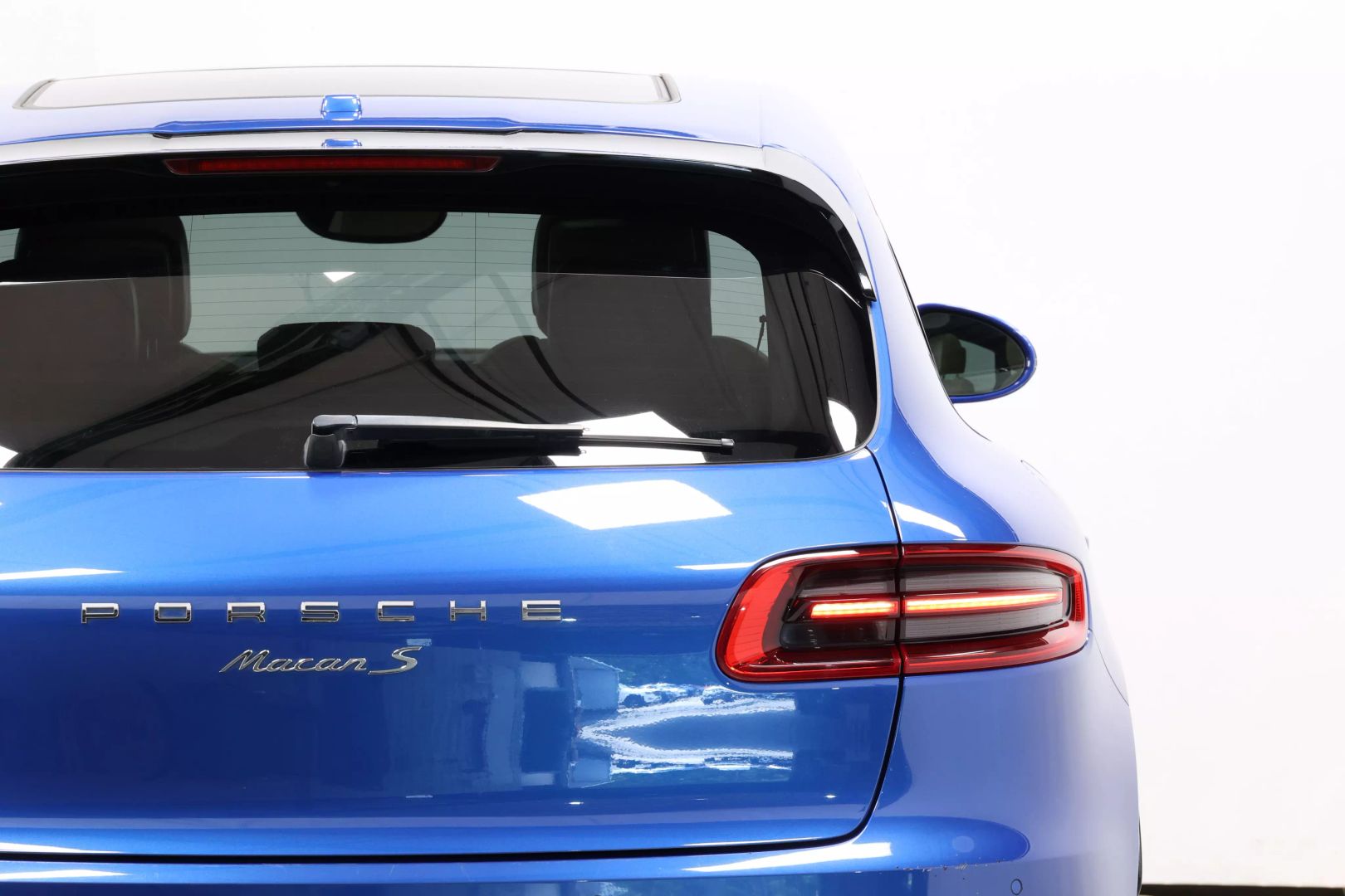 2017 Porsche Macan - Image 62