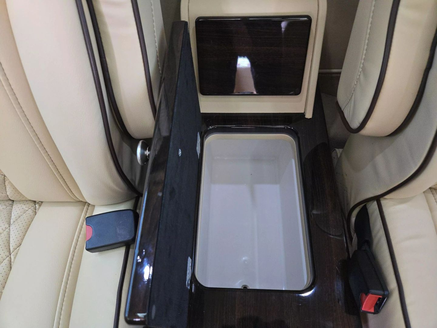 2017 Mercedes-benz Sprinter 2500 Cargo - Image 30