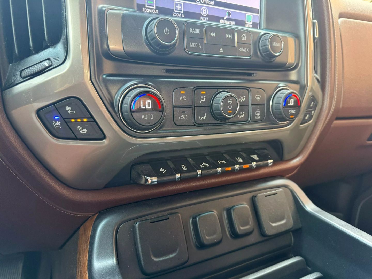 2016 Chevrolet Silverado 2500 Hd Crew Cab - Image 26