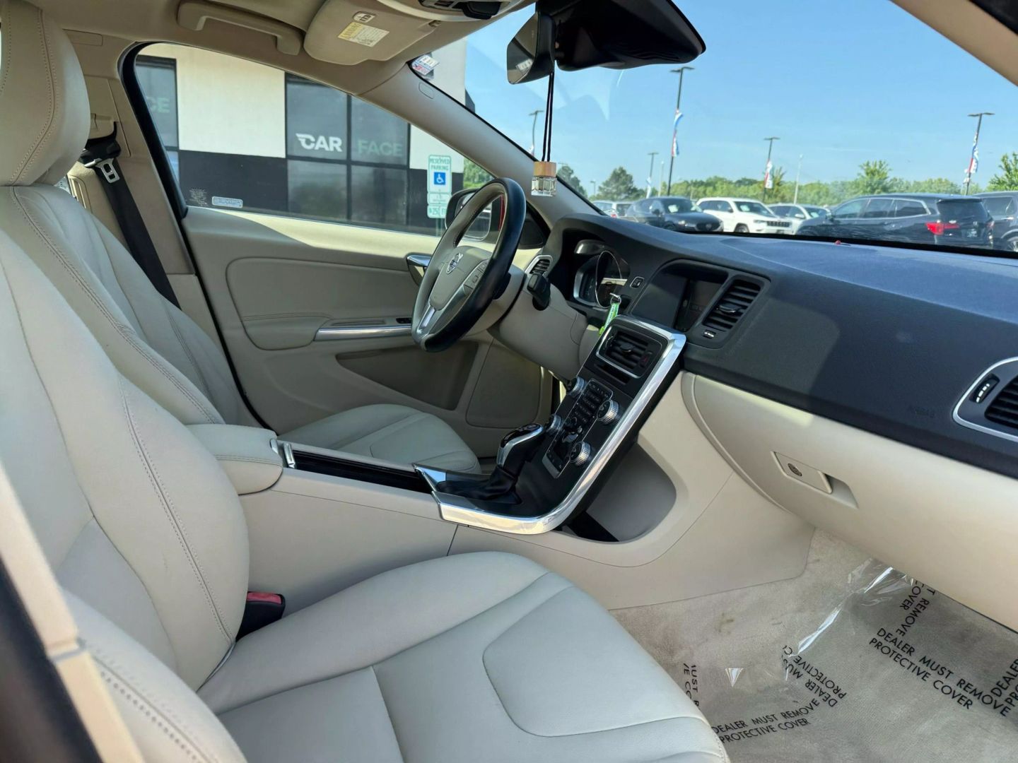 2015 Volvo S60 - Image 24