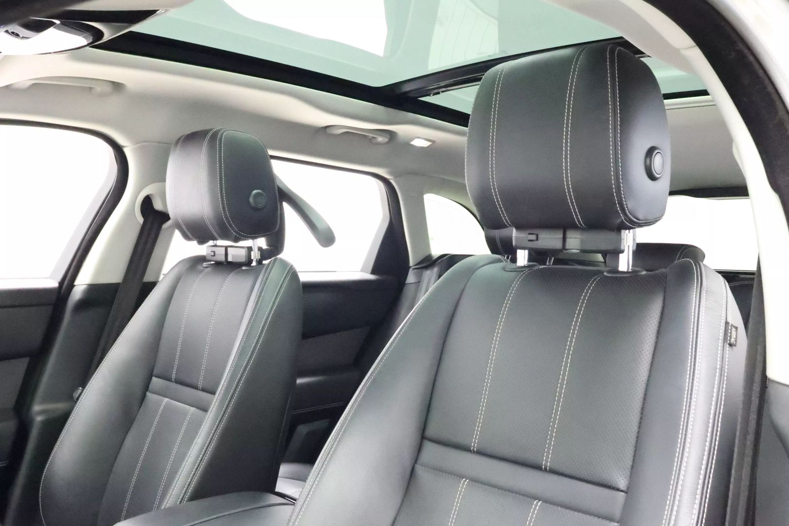 2019 Land Rover Range Rover Velar - Image 16