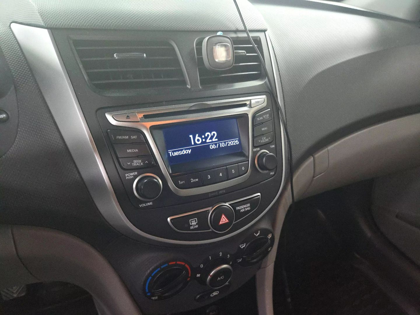 2015 Hyundai Accent - Image 21