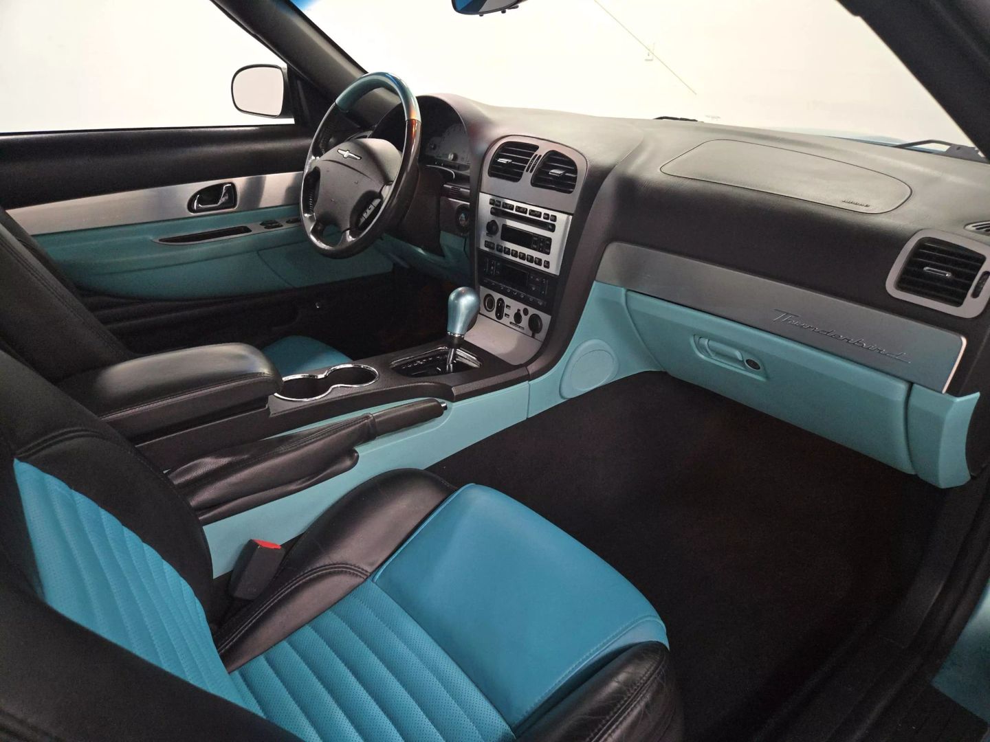 2002 Ford Thunderbird - Image 25