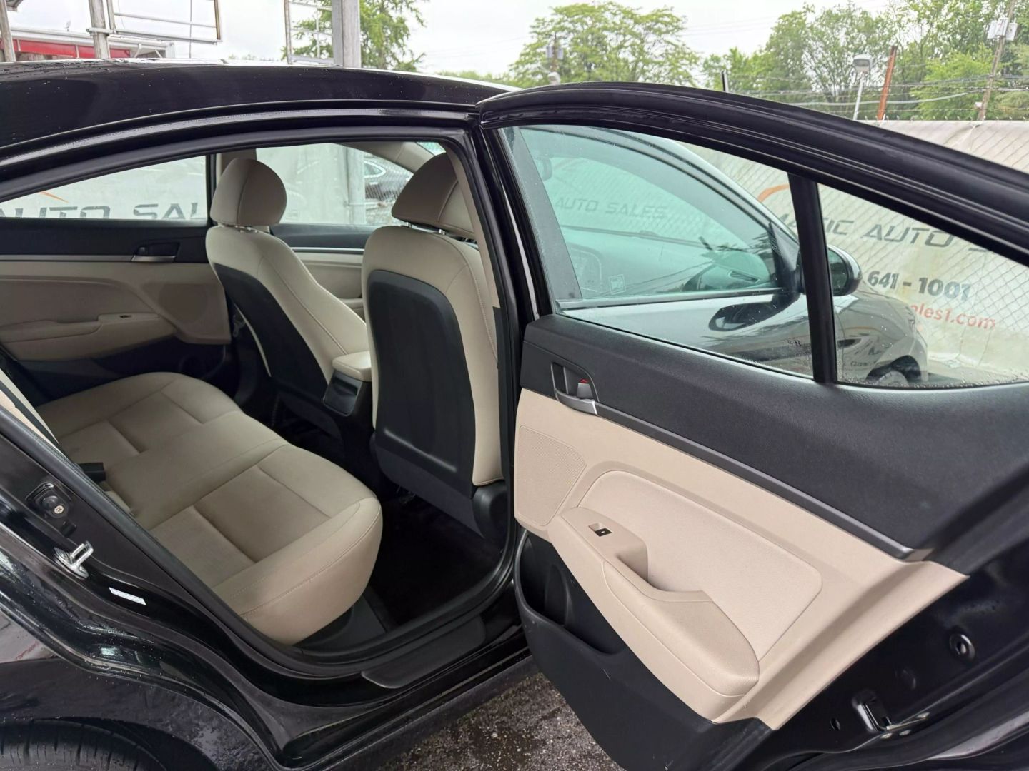 2018 Hyundai Elantra - Image 21