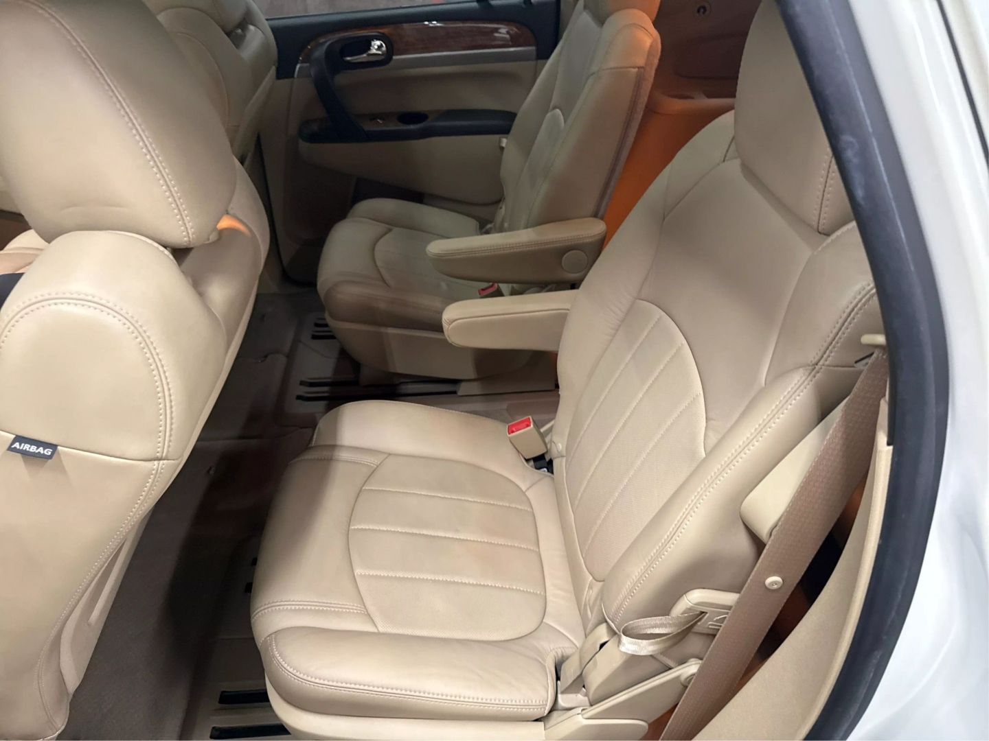 2011 Buick Enclave - Image 32
