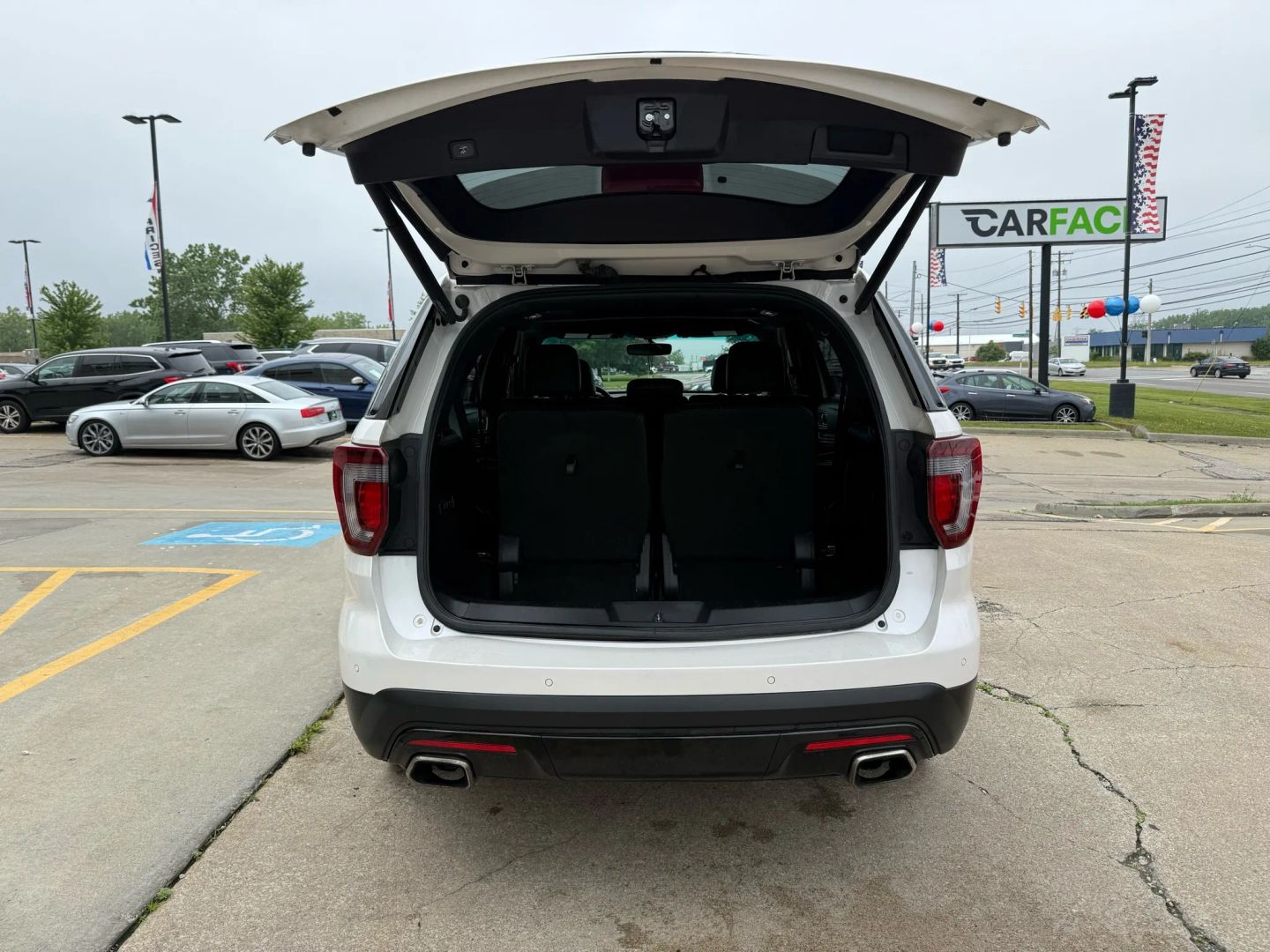 2017 Ford Explorer - Image 12