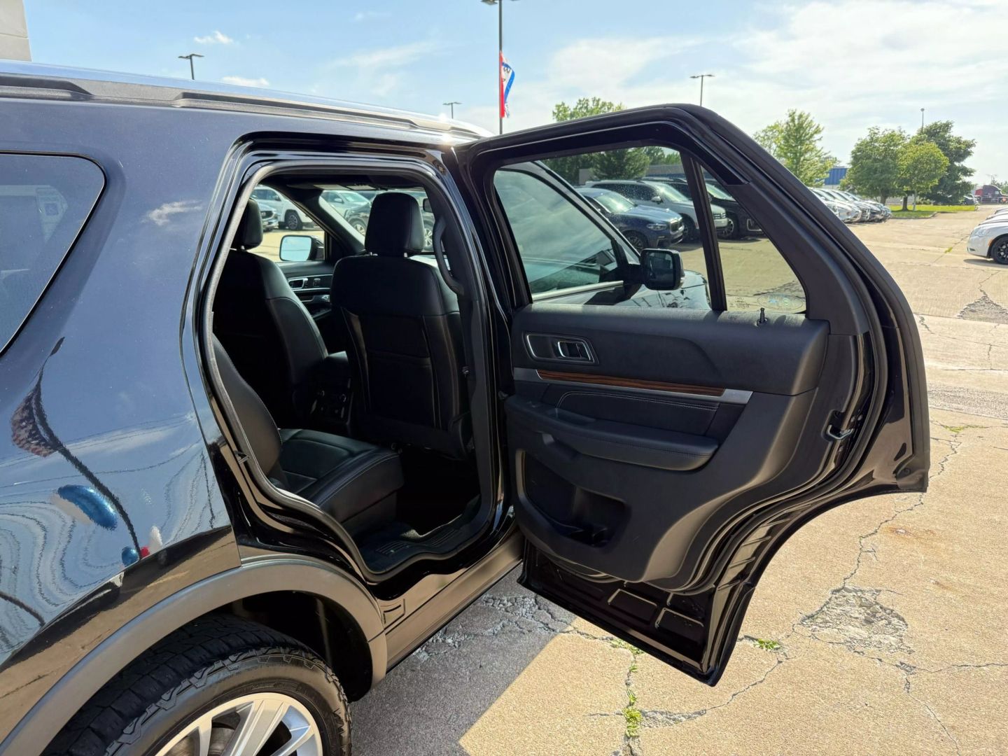 2019 Ford Explorer - Image 24