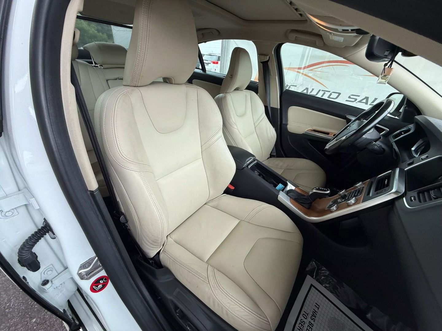 2018 Volvo S60 - Image 26