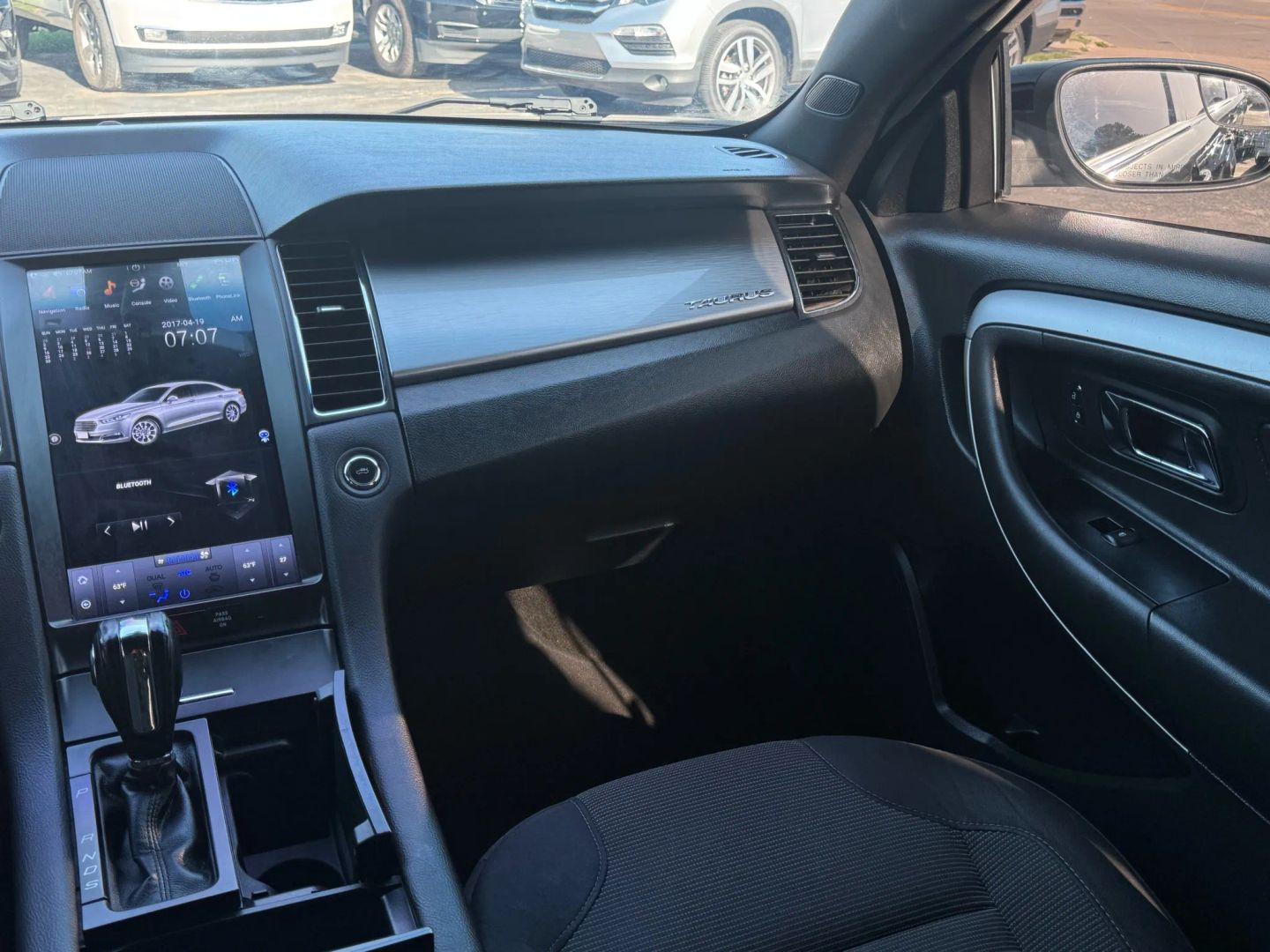 2016 Ford Taurus - Image 28
