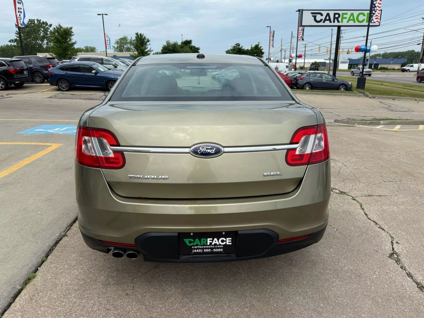 2012 Ford Taurus - Image 9