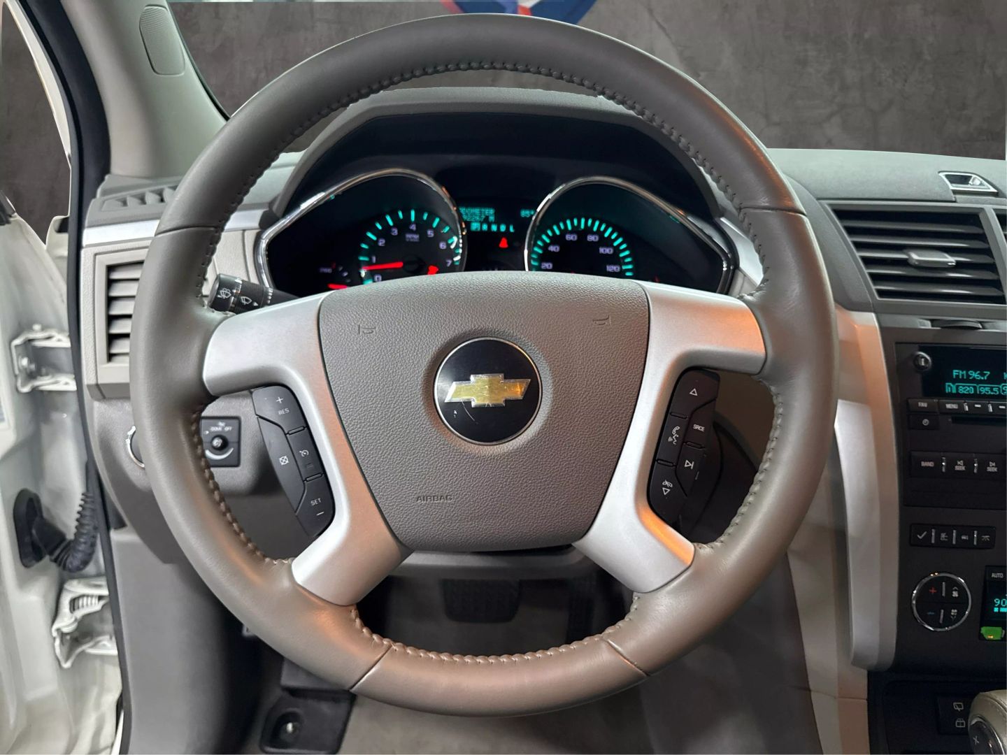 2011 Chevrolet Traverse - Image 35