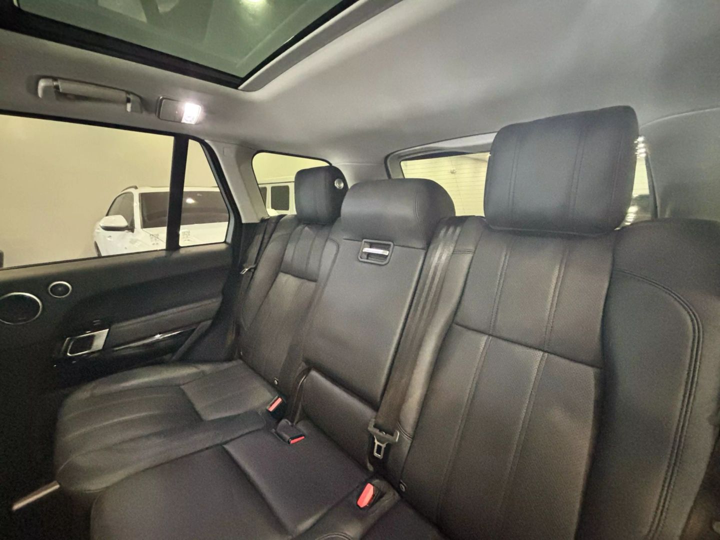 2017 Land Rover Range Rover Hse Sport Utility 4d - Image 13