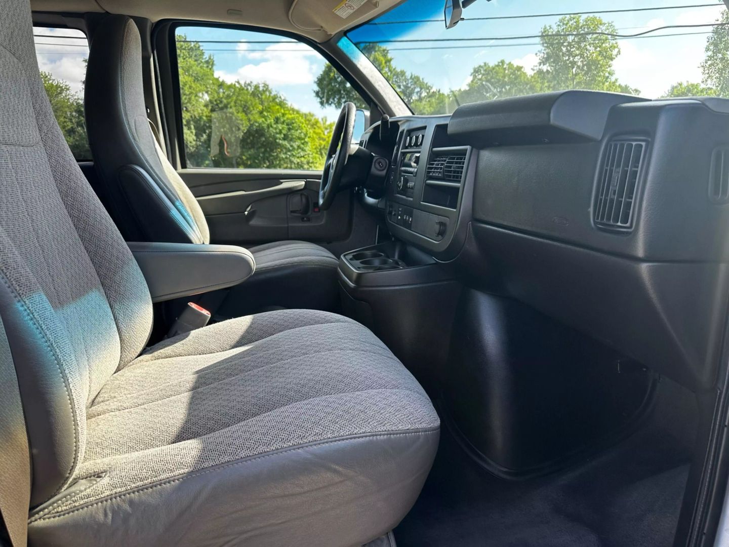 2014 Chevrolet Express 3500 Passenger - Image 23
