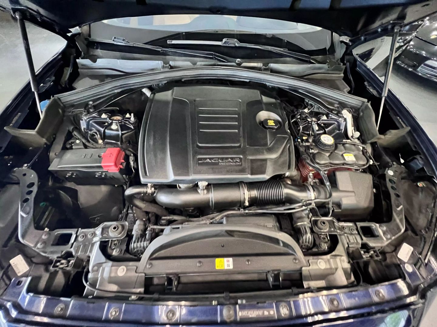 2018 Jaguar F-pace 25t Premium Sport Utility 4d - Image 32