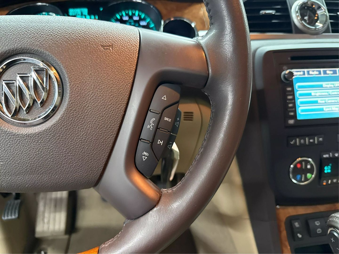 2011 Buick Enclave - Image 25