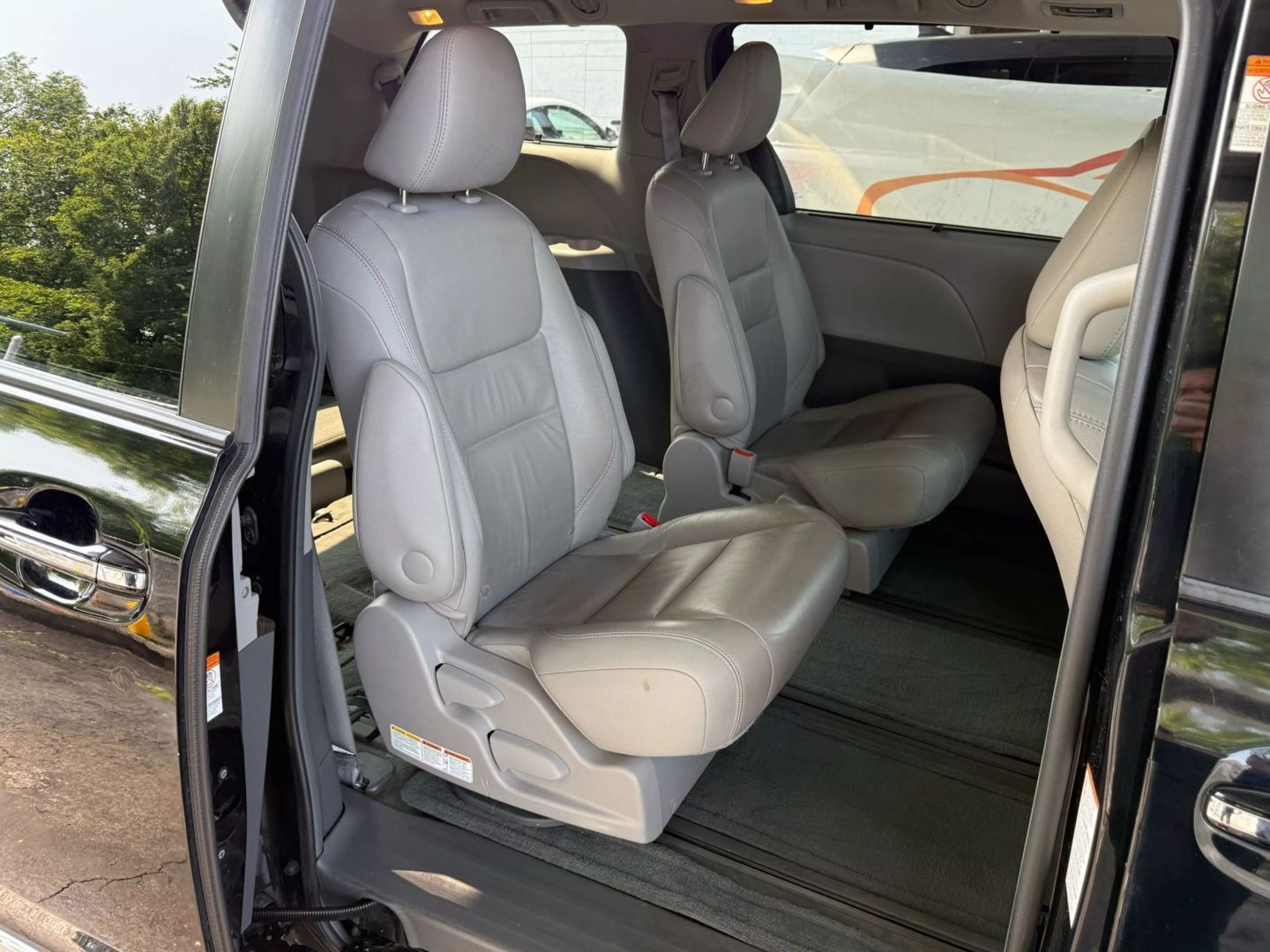 2017 Toyota Sienna - Image 25